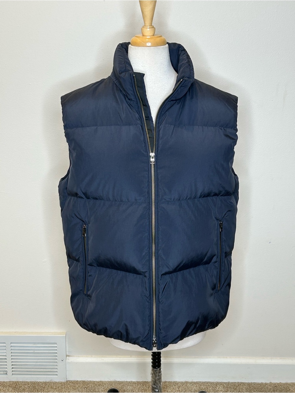 Theory Down Vest Ahab Ranier in Color Eclipse Women's XL NWT $295